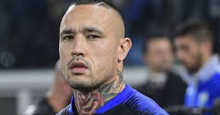 Auch tahith chongs frisur präsentierte sich am wochenende auffällig perfekt. Nainggolan Bei Inter Suspendiert