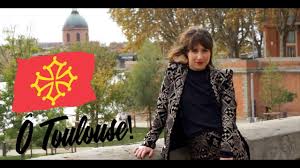 Robe à paillettes, couronne princière, ballet, sketch, interludes philosophiques, galerie de personnages délirants. Marie S Infiltre A Toulouse Toulouse Replay Web Serie Et Youtubeur