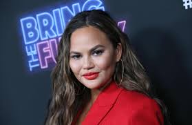 She is married to musician john legend. Chrissy Teigen Didn T Have Bank Account Ate Mcdonald S To Save Money