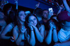 Opinion | Superfans in The Front Row - The New York Times