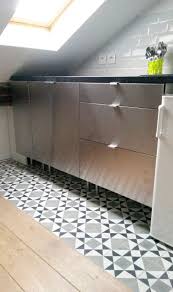 Epingle Par Charme Parquet Sur Carreaux De Ciment Decoration Salle De Bain Parquet Cuisine Carreau De Ciment