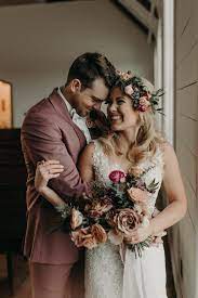 This Romantic Oklahoma Winter Wedding Stole Our Hearts With A Surprise Snowfall Wedding Photography Poses Winter Wedding Planning Winter Wedding Inspiration