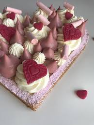 Gateau Moelleux Au Chocolat Inspiration Fraise De Valrhona Et Au Citron Les Delices De Myrti En 2020 Moelleux Au Chocolat Gateau Au Chocolat Moelleux Gateau Moelleux