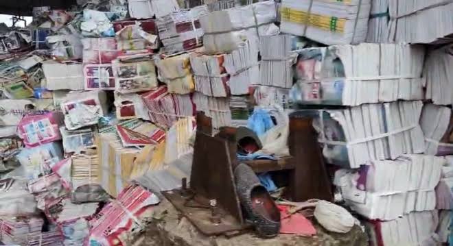 Chhattisgarh: सरकारी स्कूलों की मुफ्त किताबें कबाड़ में पहुंची, राज्य  प्रशासनिक सेवा के अधिकारी समेत तीन सस्पेंड - FataFat News