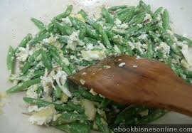 3 siung bawang putih, iris tipis. Resepi Kacang Panjang Goreng Telur Myrujukan