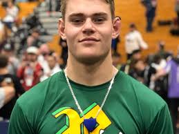 Richards hasn't let injured shoulder stop him from mastering the mat