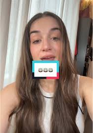 Claudia Bloom's Instagram, Twitter & Facebook