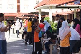 Executive suite 11, level 2, pkns bizpoint, 67b, jalan plumbum p7/p, section 7, shah alam, 40000, malaysia. Kem Harapan 2010 Upm Serdang Acara Gotong Royong Meniup Be Flickr