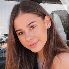 Emily Alexander's Instagram, Twitter & Facebook