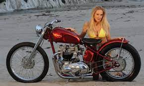 The Pre Unit Triumph Bobber Mantra Bikernet Feature Motorcycle Triumph Bobber Triumph Bikes Female Motorcycle Riders