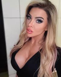 Have you seen a beautiful lady today 😍😍😍