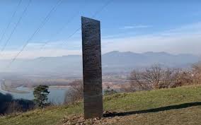 Maybe you would like to learn more about one of these? Un Misterios Monolit Din Metal Similar Cu Cel GÄsit Recent In Sua Descoperit LangÄ O Cetate DacicÄ Din Romania Video