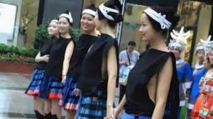 腾讯视频】 白裤瑶族流传千年的传统：女性不能穿内衣，网友：说走咱就走！