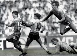Alberto fernández was the head of the former president néstor kirchner's electoral campaign in the 2003 and later served as chief of his cabinet of ministers. Fussball Legende Diego Maradona Ist Tot