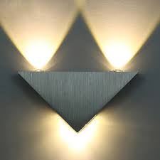Lampu hias dinding banyak dikreasikan menjadi berbagai bentuk unik dan cantik dengan memanfaatkan barang bekas yang akhirnya dibentuk semenarik mungkin menjadi lampu hias. Taffled Lampu Hias Dinding Led Modern Triangle Aluminium 3w Abd 3w Sjx Warm White Jakartanotebook Com