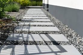 Auch auf trittplatten können sie trockenen fußes durch den garten spazieren. Trittplatten Fur Gartenwege Und Hauseingang