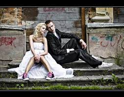 Ob ihre hochzeitskleider spitze, seide, chiffon oder andere materialien haben sollen, wissen frauen meist schon genau. Hochzeit Fotoideen Fotos