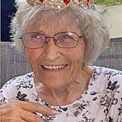 Ellen Parmelee's Instagram, Twitter & Facebook