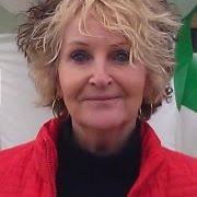 Elaine Carr (dapeach)