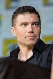 Who should play Spock and Captain Pike in S2?