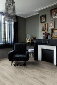 How To Choose The Ideal Living Room Floor Living Room Flooring Minimalist Living Room Light Floors Dark Walls