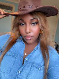 Bee 🐝 (@love.beezz) • Instagram photos and videos