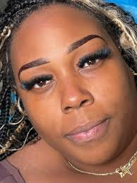 Dos anyone have availability for some lash clusters and a sleek ponytail  tdy?