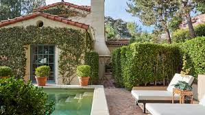 You can find houses on the beach, apartments with a sea view and cheap villas in southern spain, along the mediterranean or any other costa that takes your fancy. 3 Spanish Style Homes In Los Angeles California Robb Report