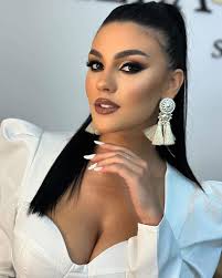 𝔻𝕒𝕟𝕚𝕖𝕝𝕒 ℂ𝕠𝕤𝕥𝕖𝕒 𝕞𝕒𝕜𝕖_𝕦𝕡 𝕒𝕣𝕥𝕚𝕤𝕥 (@daniela_costea23) •  Instagram photos and videos