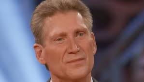 Another Escapee Goes Home, A Former Flame Stops By, Shocking Betrayals and  More—See the Escape Club Recap!