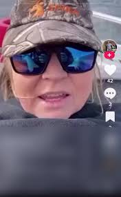 #troutclout#trout#troutlady#fishybusiness#fishnlips#slipperywhenwet#fy#salmondance#fishlips