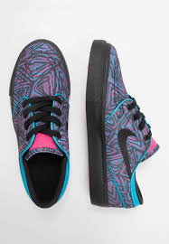 Like sachs, skateboarder stefan janoski's signature nike sb shoes are only one small part of his his uncompromising vision gave us 2009's nike sb zoom janoski, a skate shoe brought to life by. Nike Sb Stefan Janoski Prm Sneaker Low Watermelon Black Schwarz Zalando De