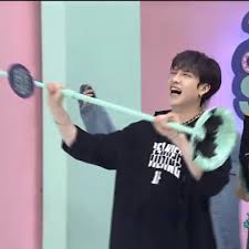 A Loves Stray Kids On Twitter I M Screaming I Am Almost Positive Chan Recreated The Travis Scott Meme Of Him Holding Up The Mic Stand On Asc Straykids Asc Https T Co Ac6iszwp9t