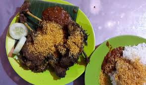 Sambal ini merupakan sambal khas ayam lalapan dan pecel lele ala. 13 Tempat Makan Bebek Goreng Berpadu Sambal Pedas Di Surabaya Dijamin Mantap Bukareview