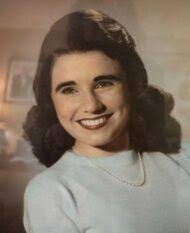 Evelyn Bloom's Instagram, Twitter & Facebook