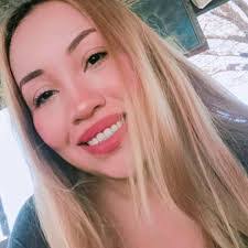 Kari Moran's Instagram, Twitter & Facebook