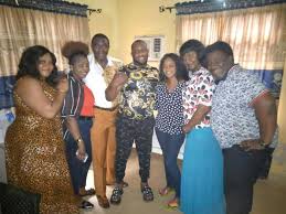 Isuzu nlr long, atikliğinin yanında, 4.2 metrelik faydalı şasi boyu ile hem bireysel hemde filo kullanıcılarının hacim ihtiyacını rahatlıkla. Ernest Asuzu Sick Actor Recovers Speedily As Anambra First Lady Take Over Bills Nollywood Practitioners Visit Colleague In Hospital