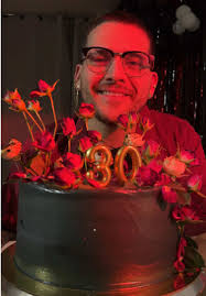 Hola 👋🏻 #MisAmores 💖 paso por acá para mostrarles la tortita que me hice  para celebrar mis 30 años 🌹🖤🥀❤️😍 @Carlos Rincón desde que hago mis  tortitas de cumpleaños, me propuse a cada año hacer una ...