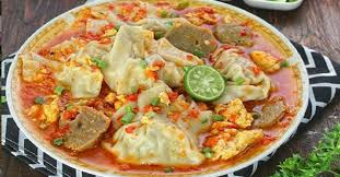 Untuk bahan dasar paling umum cara bikin seblak yang enak adalah kerupuk mentah yang akan dimasak sampai lunak. Cara Membuat Seblak Pangsit Pedas Enak Pakai Telur Dan Bakso