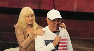 Nelle sue ultime disposizioni, raffaella ha chiesto una semplice bara di legno grezzo e un'urna per contenere le. Oakuz9uohh Jnm