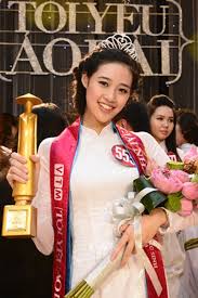 Qua chia sẻ này, người hâm mộ đoán áo dài chắc chắn không thể thiếu trong hành trang chinh chiến sắc đẹp quốc tế. Hoa Háº­u Khanh Van Tá»« Hoa Khoi Ao Dai Ä'áº¿n Top 21 Miss Universe 2020 Tin Tá»©c Má»›i Nháº¥t 24h Ä'á»c Bao Lao Ä'á»™ng Online Laodong Vn