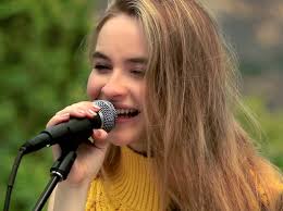 Sabrina Carpenter arrasa em cover de “Like I'm Gonna Lose You” de Meghan  Trainor e John Legend