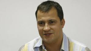 Șerban sebastian huidu (born july 16, 1976 in bucharest) is a romanian radio and tv star. Serban Huidu Condamnat La 2 Ani Si 6 Luni De Inchisoare Cu Suspendare