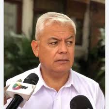 𝐋𝐞𝐨𝐧𝐚𝐫𝐝𝐨 𝐌𝐚𝐫𝐭𝐢́𝐧𝐞𝐳 𝐫𝐞𝐧𝐮𝐧𝐜𝐢𝐚 𝐝𝐞 𝐦𝐚𝐧𝐞𝐫𝐚  𝐢𝐫𝐫𝐞𝐯𝐨𝐜𝐚𝐛𝐥𝐞 𝐚𝐥 𝐂𝐨𝐦𝐢𝐭𝐞́ 𝐂𝐢́𝐯𝐢𝐜𝐨 A menos de un mes  de las elecciones en el Comité Cívico pro Santa Cruz, Leonardo Martínez,  segundo vicepresidente de la ...