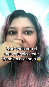 Trend del Espejo: Hombre Bailando y Mostrando su Reflejo