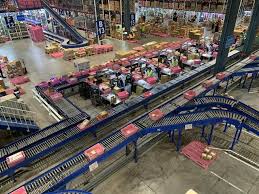 疫苗, 运送, 经济民主连合 【大纪元2021年06月01日讯】（大纪元记者吴旻洲台湾台北报导）卫福部疾管署31日公告1‚400万剂 疫苗 配送招标案，由全台最大医药保健商裕利公司得标。 å…¨å°æœ€å¤§é†«è—¥ç‰©æµé„­æ–‡ç‡¦è¦–å¯Ÿå†·éˆå€‰å„² å¥åº· ä¸­æ™‚