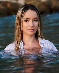 Melanie @melaniedonatt #model #summer #beachmodel #beachshoot #beachday