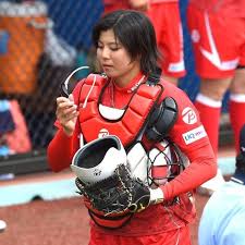 宇津木麗華監督は3番目の末っ子として誕生しました。 父は軍人で厳しかったそうですが、スポーツ好きな父の影響もあり 小学校から中学校にかけて陸上競技であるやり投を経験。 その後14歳からソフトボールを始め、 ソフトボールを始め1年後、家族のように信頼している宇津木妙子と出会い. è¶³ã‚'æ»'ã‚‰ã›è² å‚·ã—ãŸæ­£æ•æ‰‹ ã‚½ãƒ•ãƒˆæ—¥æœ¬ä»£è¡¨ç›£ç£ãŒåŽ³ã—ãå±ã£ãŸè¨³ è¥¿æ—¥æœ¬ã‚¹ãƒãƒ¼ãƒ„