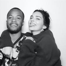 Black And White Photo Booth Kardashians Pin Ot Polzovatelya Anna Maria Ivanova Na Doske Kendall Jenner S Izobrazheniyami Kendall Dzhenner Kendall