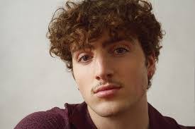 Kerry Boone's Instagram, Twitter & Facebook